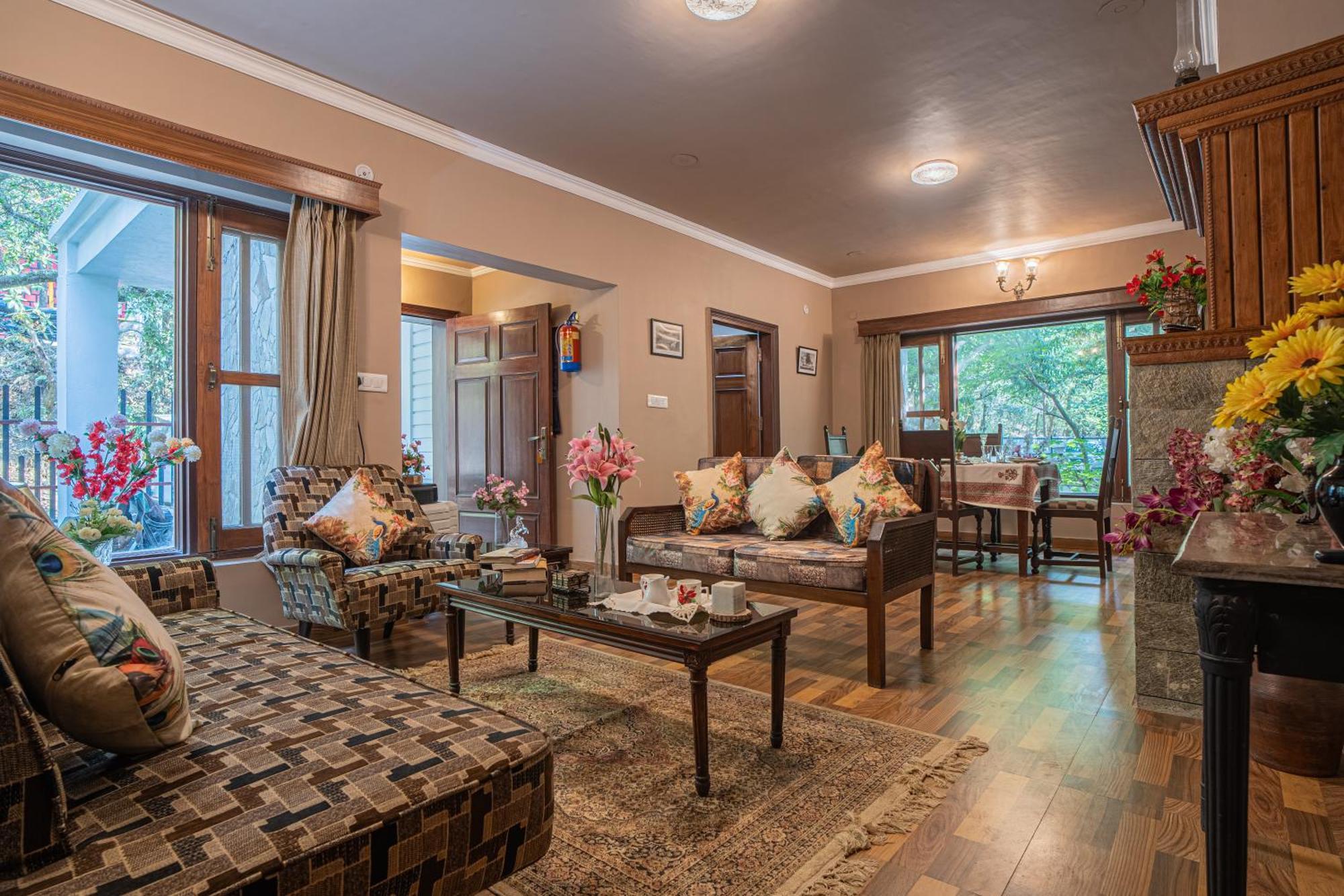 Vienna Forest Villa ナイニタール エクステリア 写真