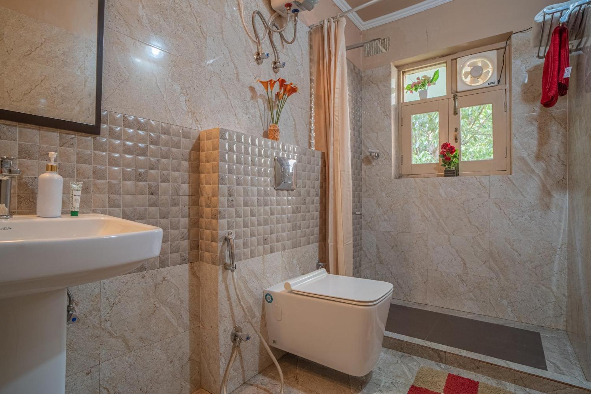 Vienna Forest Villa ナイニタール エクステリア 写真