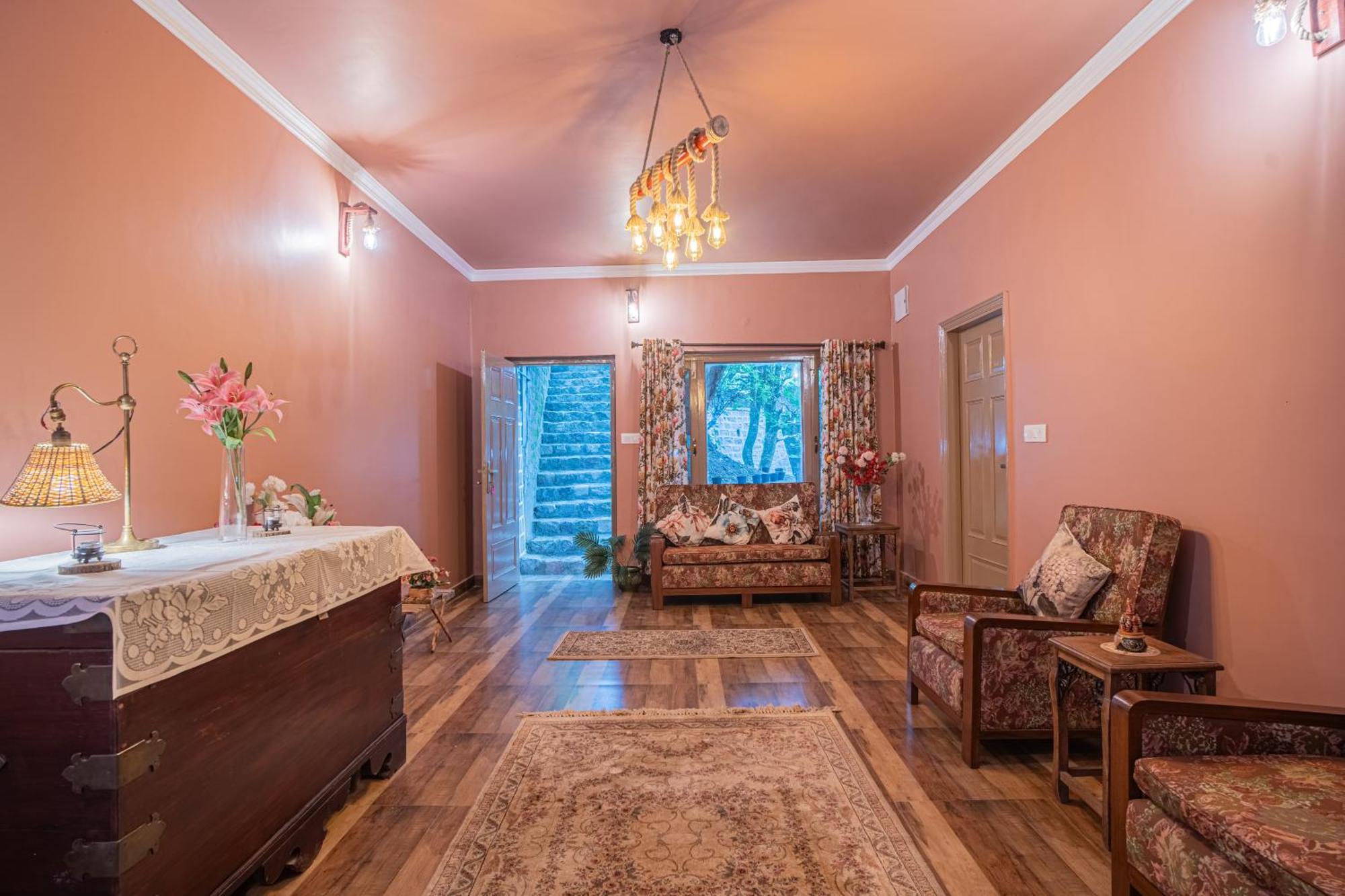 Vienna Forest Villa ナイニタール エクステリア 写真